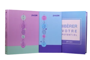 Classeur A4 Purple rigide 4 anneaux motif astronomie système solaire mauve et turquoise